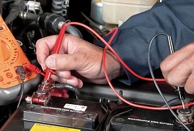 Из-за чего автоаккумулятор не заряжается до конца